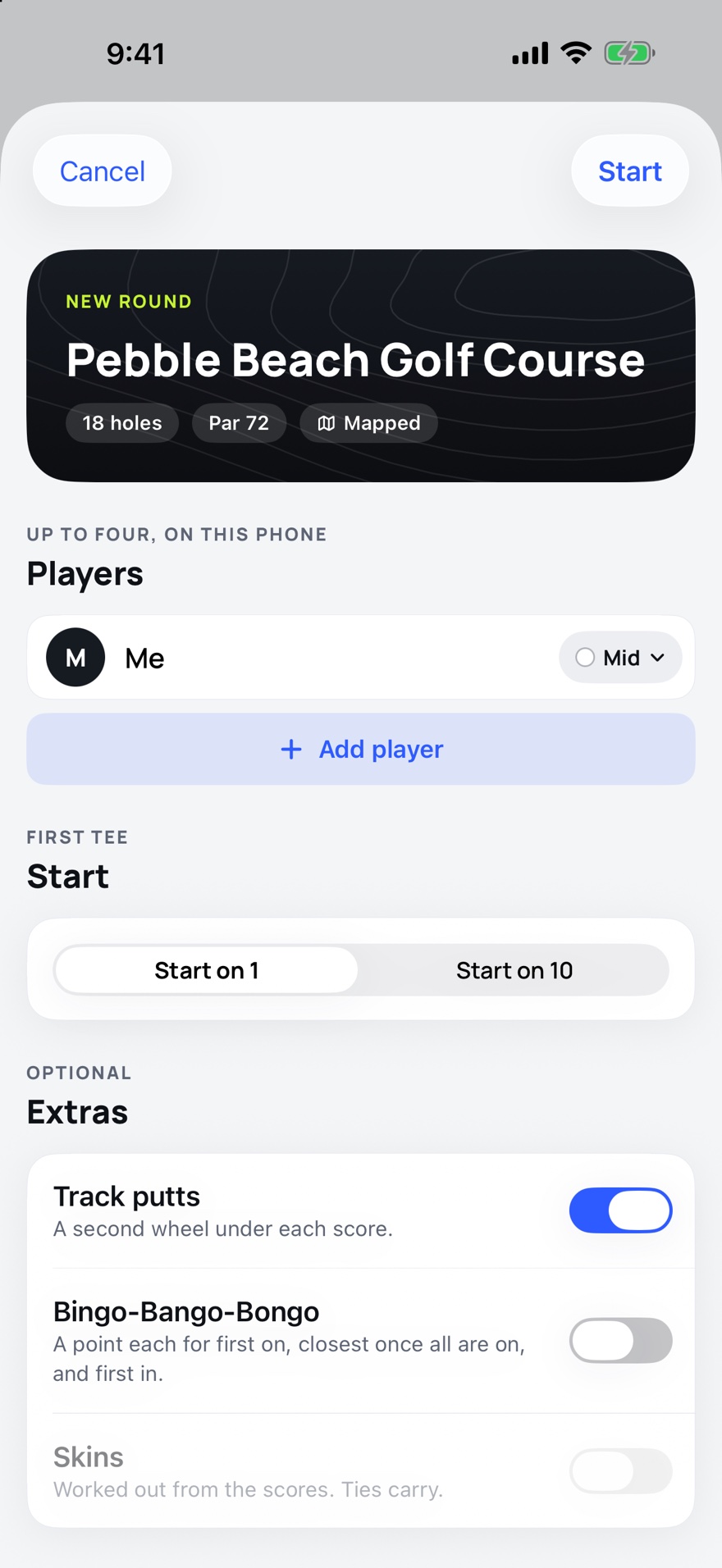 Starting a round at Pebble Beach: the player list with a tee colour beside the name, a choice of starting on 1 or 10, and switches for tracking putts, Bingo-Bango-Bongo and skins